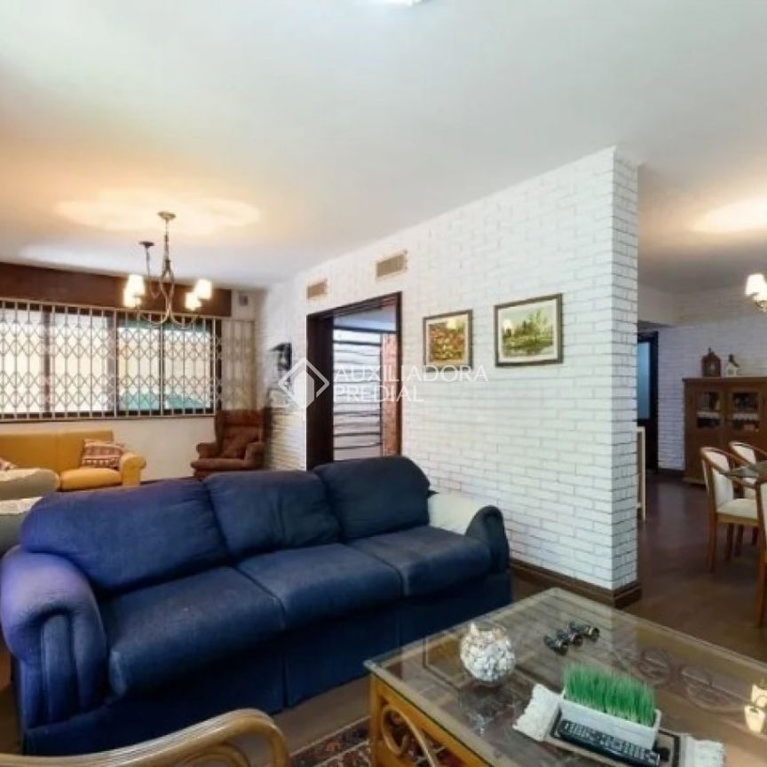 Casa com 4 quartos e 275m² para alugar em Tristeza, Porto Alegre. - Photo 1