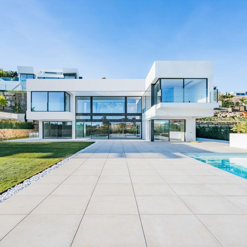 Villa for rent in Benahavis - Photo 1