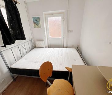 4 bedroom semi-detached house to rent - Photo 4