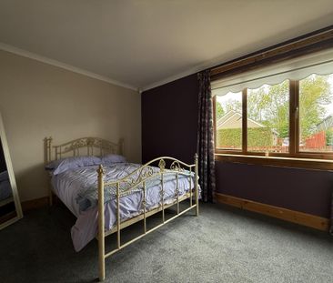 4 bedroom detached bungalow to rent - Photo 3