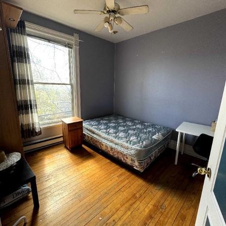 Best location downtown..furnished 2 bedrm - Photo 3