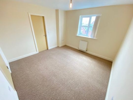 Osiers Field, Loughborough, LE12 - Photo 1