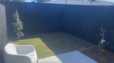 Beautifully Near New Townhouse - Photo 4