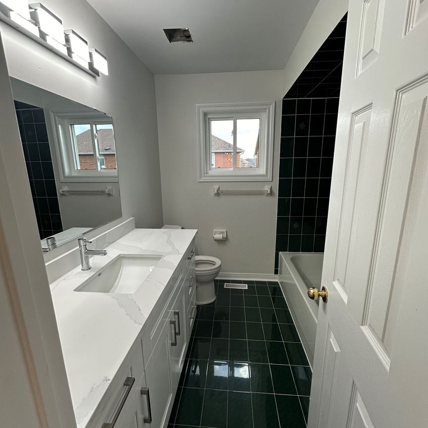 For Lease - 5426 Antrex Crescent, Mississauga, Ontario - Photo 1