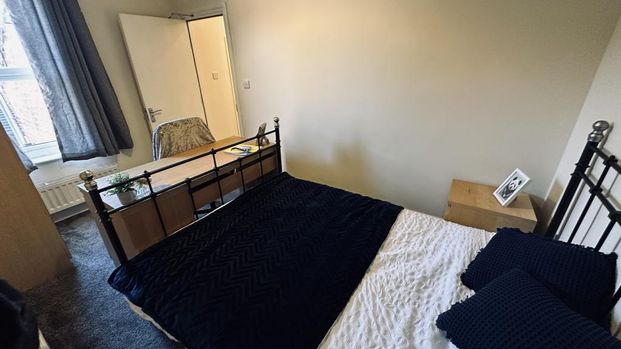 1 bedroom in a house share to rent - Photo 1