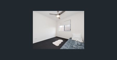 MODERN THREE BEDROOM DUPLEX - Photo 4