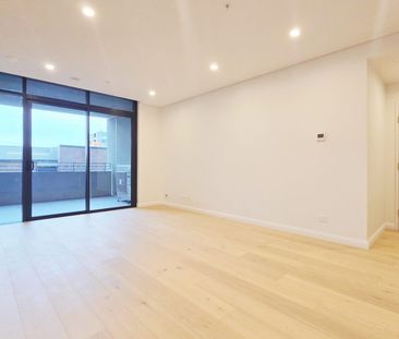 Modern two-bedroom apartment with secure parking space - Photo 5