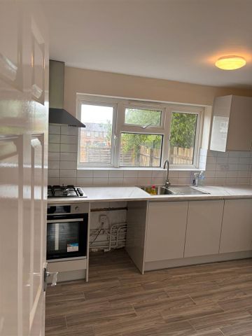 Mitchell Walk, Swanscombe DA10, London - Photo 3