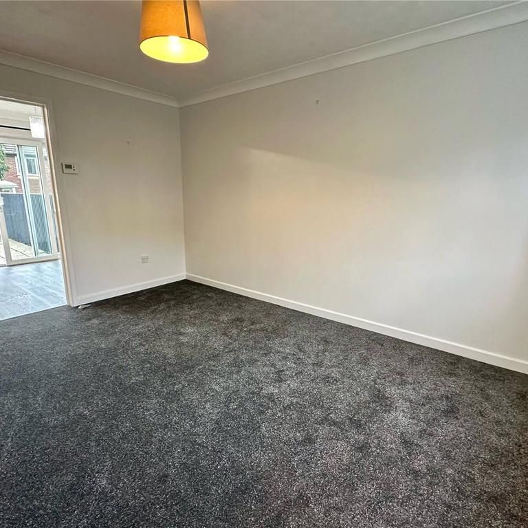 2 bedroom end of terrace house to rent - Photo 1