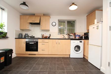 2 bedroom ground floor flat to rent - Photo 5