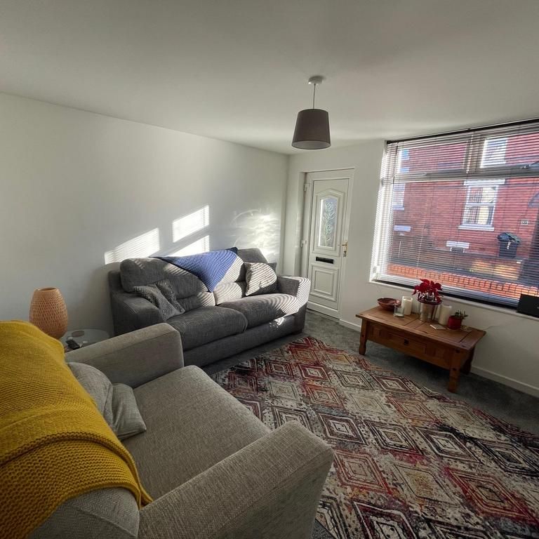 2 bedroom property to rent - Photo 1