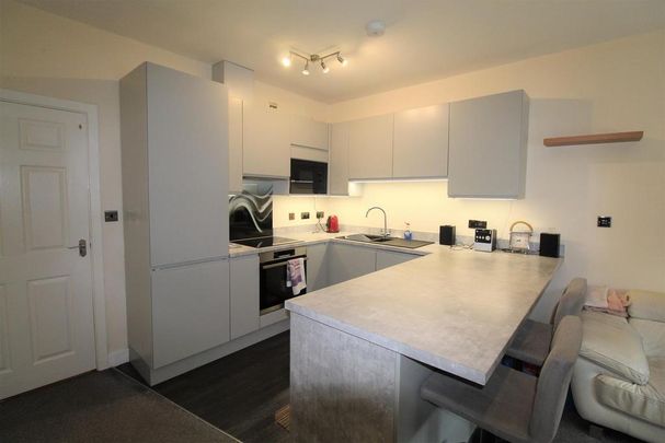 2 bedroom flat to rent - Photo 1