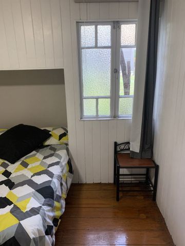 ROOM #5 Availabe to Rent - Partly Furnished bedroom in Share House- Utilities & Internet Included - Photo 5