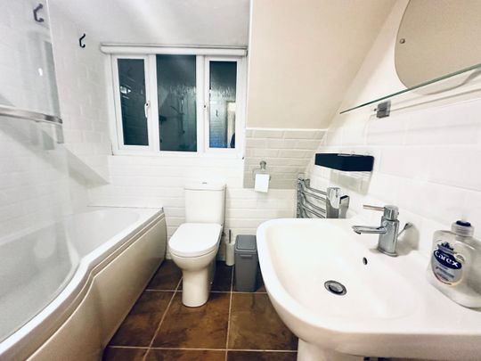 Room in a Shared Flat, Ashbourne Road, CR4 - Photo 1