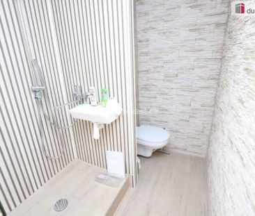 Krásný útulný vybavený byt 1+1 ve zvýšeném přízemí panelového domu ... - Фото 2