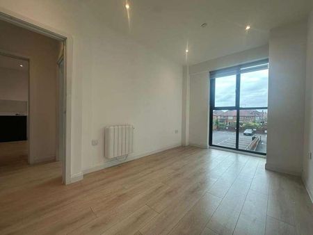 Slough, Berkshire, SL1 - Photo 3