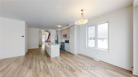 Condo Townhouse For Lease | X8411416 - Photo 4