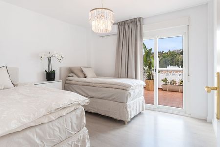 Penthouse in Nueva Andalucía - Photo 3