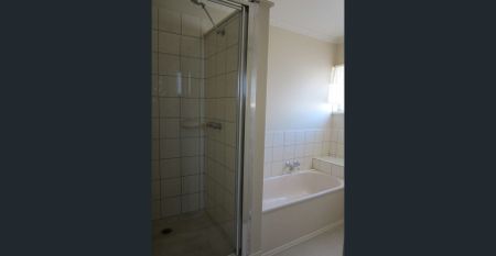 LOOK NO FURTHER! - Photo 5