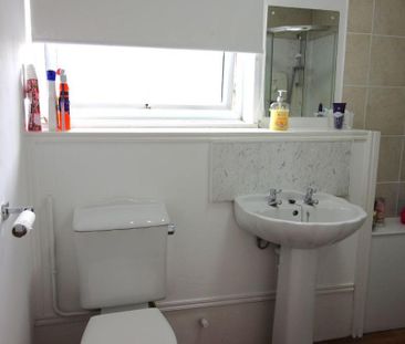 6 bedroom end of terrace house to rent - Photo 4