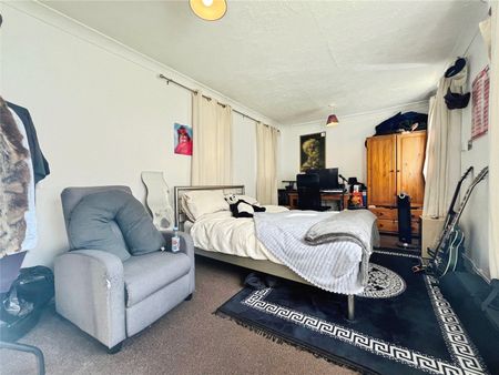 Spring Rise, Egham, Surrey, TW20 9PW - Photo 3