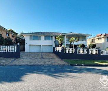 Large Family Home for Dual Living - 4 Bedrooms + 2 Extra Rooms - Photo 1