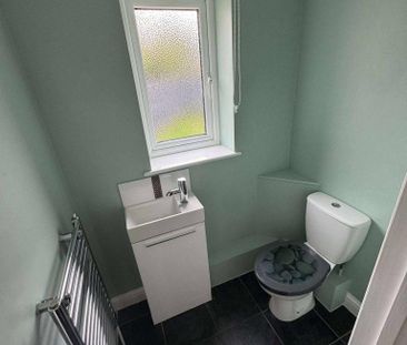 2 bedroom end of terrace house to rent - Photo 3