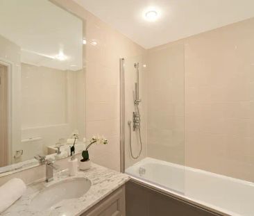 3 bedroom flat in London - Photo 4