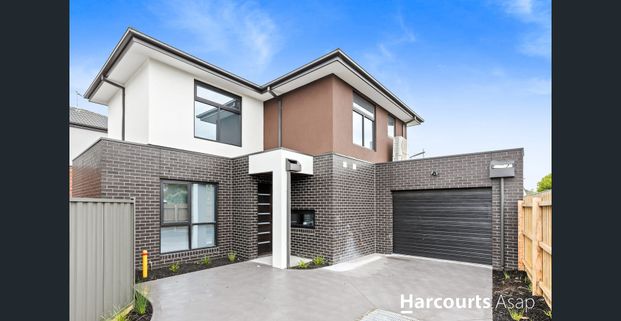 Spacious Townhouse in Doveton - Photo 1