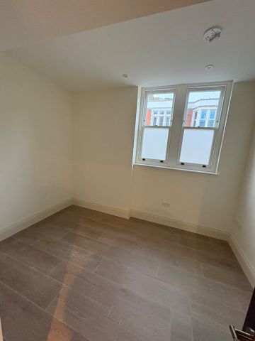 4 Bed Semi-Detached House, Narbonne Avenue, SW4 - Photo 4