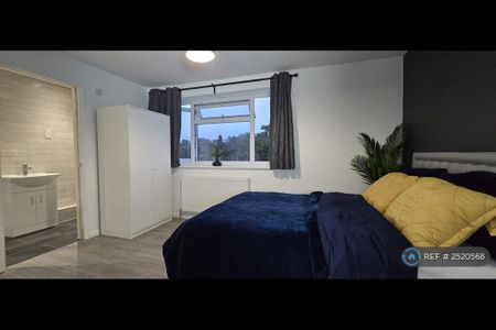 1 bedroom in a house share to rent - Photo 3