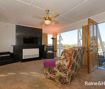 Large Family Home With Amazing Views - Photo 1