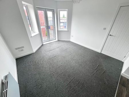 2 bedroom Flat To Let - Photo 3