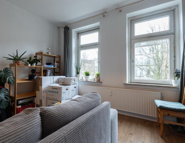 2-Zimmer Altbauwohnung mit Loggia zu vermieten ab Mitte Dezember - Photo 1