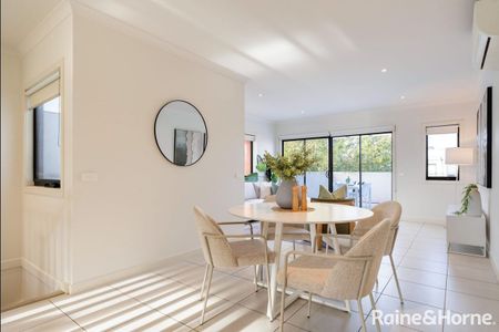 Modern Two-Storey Townhouse Offering Easy Living in a Convenient Location - Photo 3