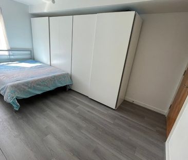 3 Bed Flat, Central Court, M3 - Photo 4