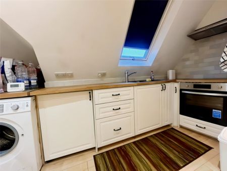 1 Bedroom 1 Bathroom - Photo 3