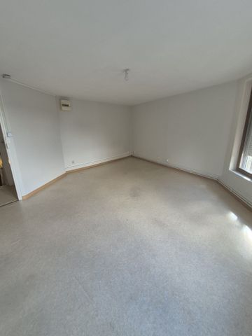 Location Appartement 3 pièces 76m² MAUBEUGE 59600 - Photo 2