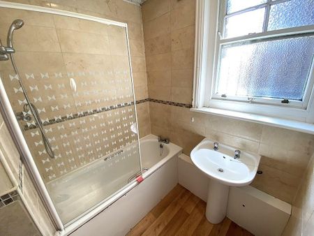 4 bedroom flat to rent - Photo 2