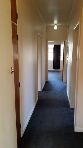 Sunny home - centrally located - Photo 4
