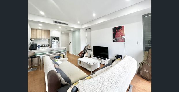 Sunny Northeastern Facing - Walk to Rail - Photo 1