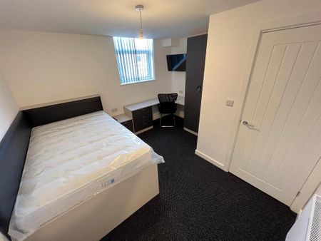 5 bedroom terraced house to rent - Photo 3