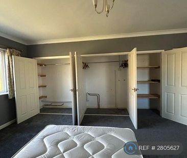1 bedroom in a house share to rent - Photo 2