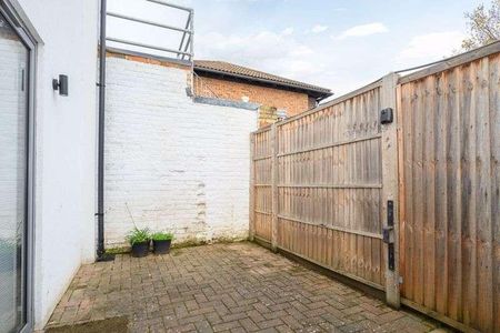 Queens Road, Weybridge, KT13 - Photo 5