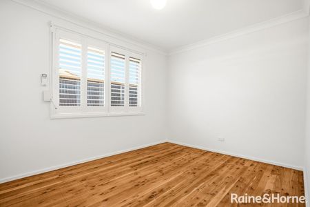 Freshly Updated Three Bedroom Family Home - Photo 2