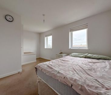 3 bedroom terraced house to rent - Photo 6
