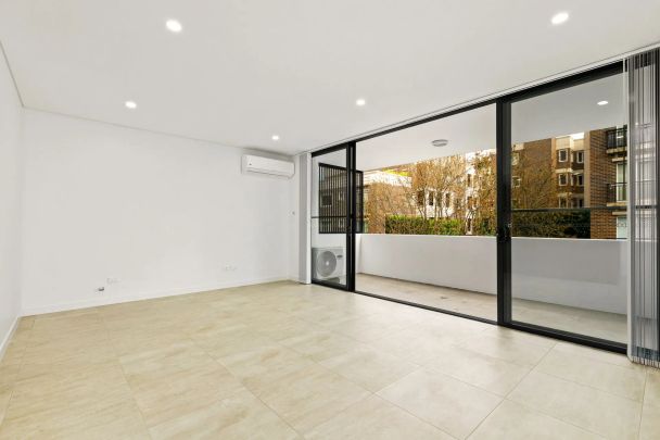 Modern 2-Bedroom Apartment in a Prime Location - Photo 1