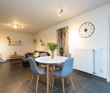 Gelijkvloers appartement (66m²) met tuintje en parking - Photo 6