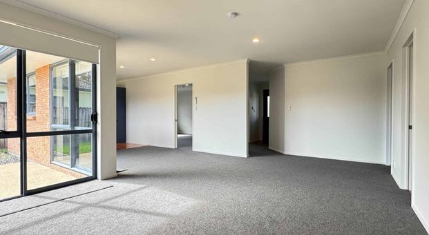Modern, Like-New 3-Bedroom Home + 4th Room/Stu... - Photo 1