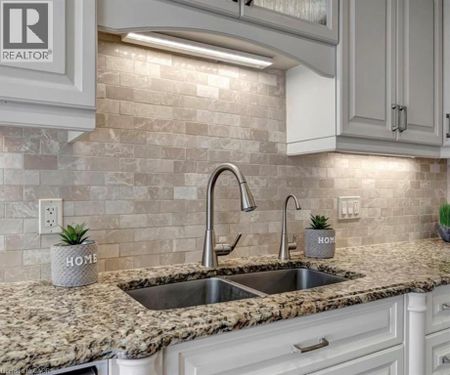 8 LOWELL Street S Unit# Upper, Cambridge, Ontario, N1R5C7 - Photo 3